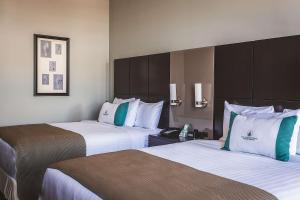 The Cotton Sail Hotel Savannah - Tapestry Collection by Hilton客房内的一张或多张床位