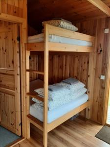 Voodi või voodid majutusasutuse Lambhus Glacier View Cabins toas