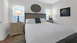 Ένα ή περισσότερα κρεβάτια σε δωμάτιο στο KK's Beach House - Newly remodeled, close to Seaside, easy walk to beach +17 φωτογραφίες