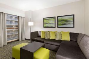 Posezení v ubytování Embassy Suites Newark - Wilmington/South
