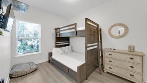 Voodi või voodid majutusasutuse Pelican House - Newly remodeled, professionally decorated, only about 1 mile to Seaside! toas +19 fotot