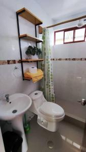 Ванна кімната в Casa Bambú - Las Kantutas Oxapampa