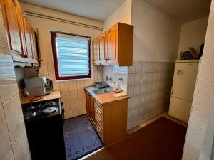 a small kitchen with a sink and a stove at Kuća za odmor Bilić in Sopot