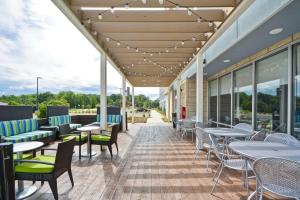 Home2 Suites By Hilton Rock Hill的阳台或露台