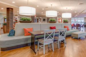 Home2 Suites By Hilton Rock Hill的休息区