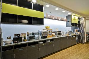 Home2 Suites By Hilton Rock Hill的厨房或小厨房
