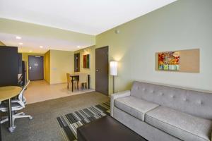 Home2 Suites By Hilton Rock Hill的休息区