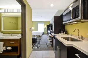 Home2 Suites By Hilton Rock Hill的厨房或小厨房