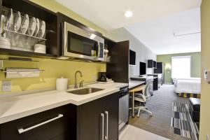 Home2 Suites By Hilton Rock Hill的厨房或小厨房