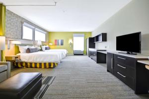 Home2 Suites By Hilton Rock Hill的电视和/或娱乐中心
