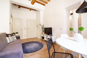 a living room with a couch and a table at Dolce Vita Apartment in Perugia in Perugia