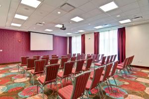 a conference room with chairs and a projection screen at Hampton Inn & Suites Detroit/Troy in Clawson +28 photos