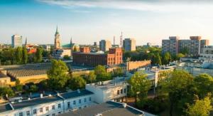 an aerial view of a city with buildings and trees at Apartamenty blisko Manufaktury in Łódź