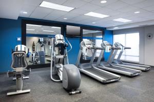 a gym with treadmills and elliptical machines at Hampton Inn Bentonville-Rogers in Rogers