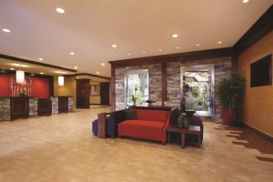 a lobby with a red couch and a table at Hilton Garden Inn Oklahoma City/Bricktown in Oklahoma City
