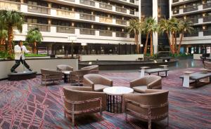 Posezení v ubytování Embassy Suites by Hilton Las Vegas