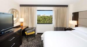 Postel nebo postele na pokoji v ubytování Embassy Suites by Hilton Las Vegas