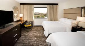 Postel nebo postele na pokoji v ubytování Embassy Suites by Hilton Las Vegas + 37 fotografií