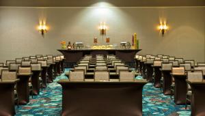 Embassy Suites by Hilton Palm Beach Gardens PGA Boulevard的酒水
