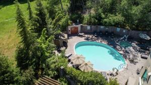 an overhead view of a swimming pool in a yard at Hilton Santa Cruz Scotts Valley in Santa Cruz