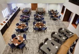 an overhead view of a restaurant with tables and chairs at Hilton Santa Cruz Scotts Valley in Santa Cruz