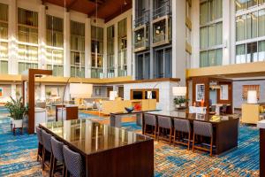 DoubleTree by Hilton Pittsburgh - Cranberry的休息区