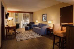 DoubleTree by Hilton Pittsburgh - Cranberry的休息区