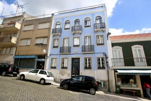 リスボンにあるEnjoy Lisbon Graçaの青い建物
