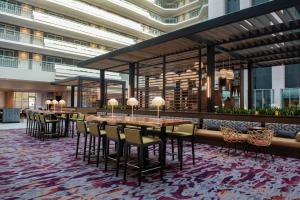 a restaurant with tables and chairs in a building at Embassy Suites by Hilton Walnut Creek in Walnut Creek