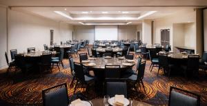 a large room with tables and chairs in it at Embassy Suites by Hilton Walnut Creek in Walnut Creek