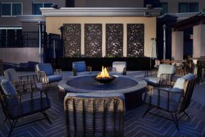 Salon oz. bar v nastanitvi DoubleTree by Hilton El Paso Downtown