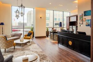 The Peregrine Omaha Downtown Curio Collection By Hilton的休息区