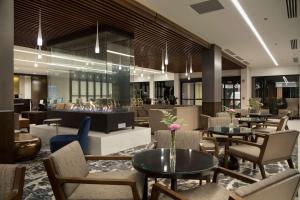 DoubleTree by Hilton Hotel Syracuse餐厅或其他用餐的地方
