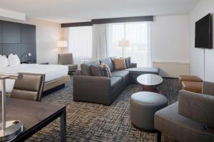DoubleTree by Hilton Hotel Syracuse的休息区