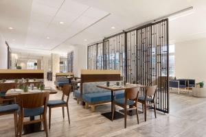 Зона вітальні в Embassy Suites By Hilton Boulder