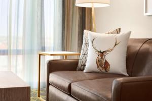 Зона вітальні в Embassy Suites By Hilton Boulder