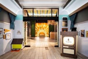 Ο χώρος του λόμπι ή της ρεσεψιόν στο the Curtis Denver - A DoubleTree by Hilton Hotel