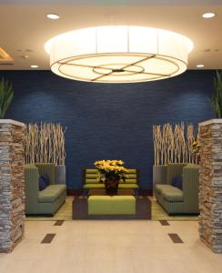 Posezení v ubytování Embassy Suites by Hilton Denver Downtown Convention Center