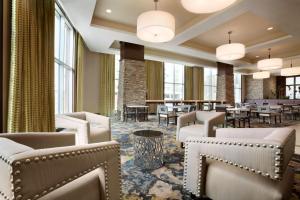 Posezení v ubytování Embassy Suites by Hilton Denver Downtown Convention Center