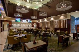 Restaurace v ubytování Embassy Suites by Hilton Denver Downtown Convention Center