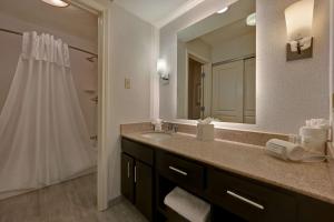 Baðherbergi á Homewood Suites by Hilton Boulder