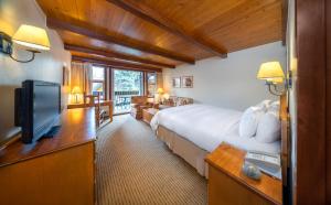 TV a/nebo společenská místnost v ubytování Post Hotel & Spa
