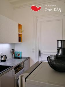 Fotografia z galérie ubytovania Le soleil, appartement moderne centre ville, belle vue avec place de parking privée v destinácii Aix-les-Bains