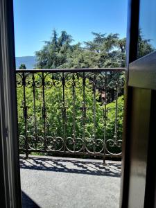 Fotografia z galérie ubytovania Le soleil, appartement moderne centre ville, belle vue avec place de parking privée v destinácii Aix-les-Bains + 15 fotografií
