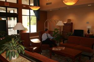 Зона вітальні в Hampton Inn & Suites South Bend