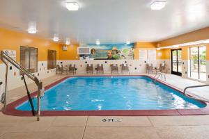 a large swimming pool in a hotel room at Hampton Inn & Suites South Bend in South Bend