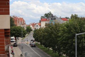 a view of a city street with cars on the road at Apartament w kamienicy in Ostróda