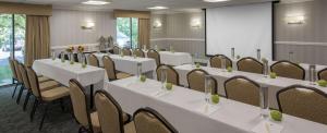 Kawasan bisnes dan/atau bilik persidangan di DoubleTree by Hilton Hotel Chicago Wood Dale - Elk Grove +30 gambar