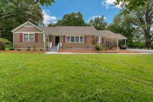 Mins to Graceland Secluded Rambling Ranch Style Home, Memphis (updated ...