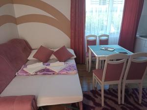 מיטה או מיטות בחדר ב-Apartmani Slađo